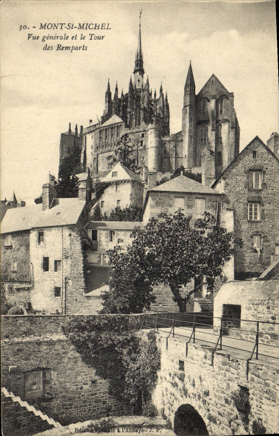 CPA Mont St Michel Vue Generale et le Tour des Remparts