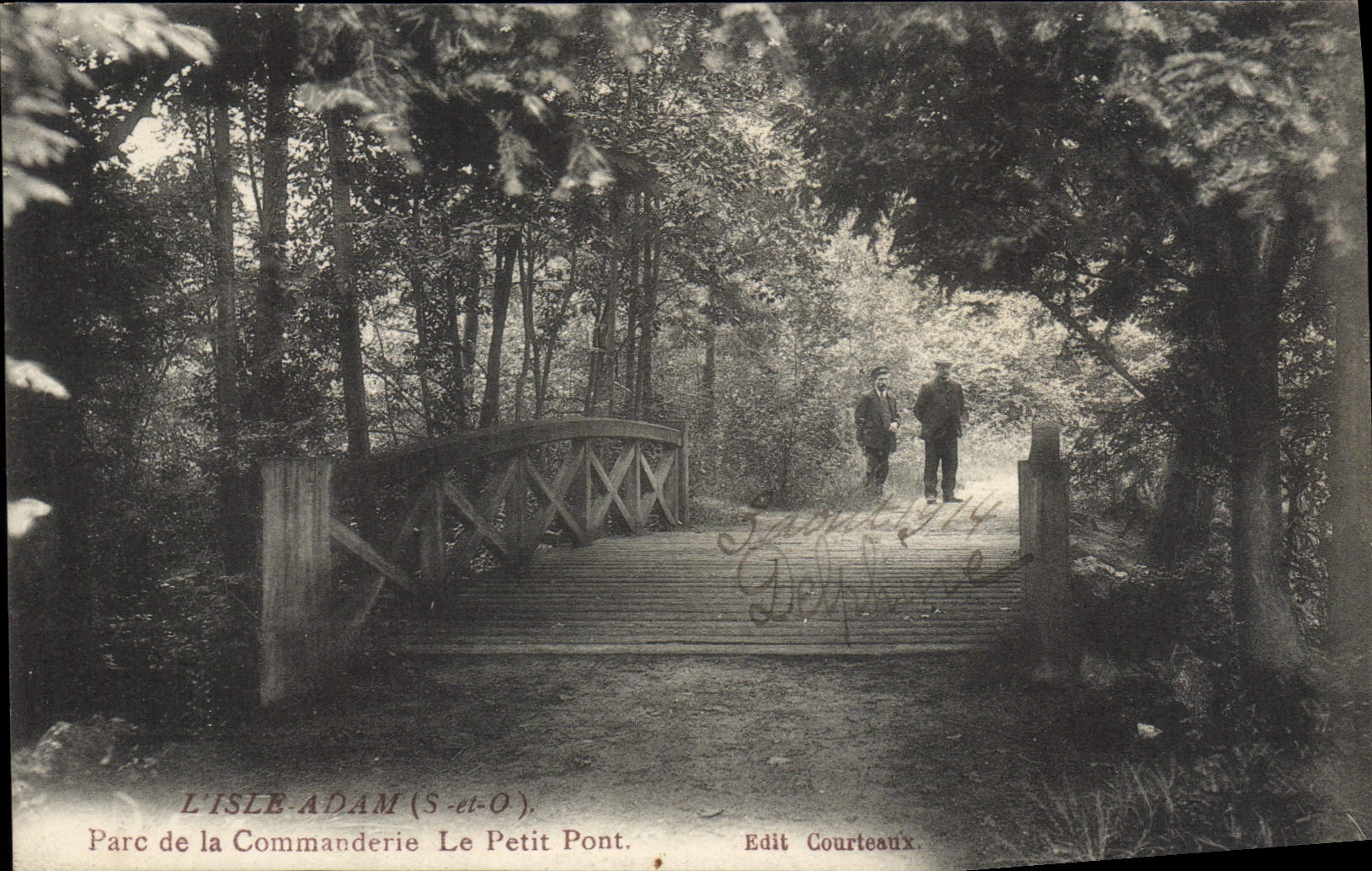 CPA L'Isle Adam Parc De La Commanderie Le Petit Pont