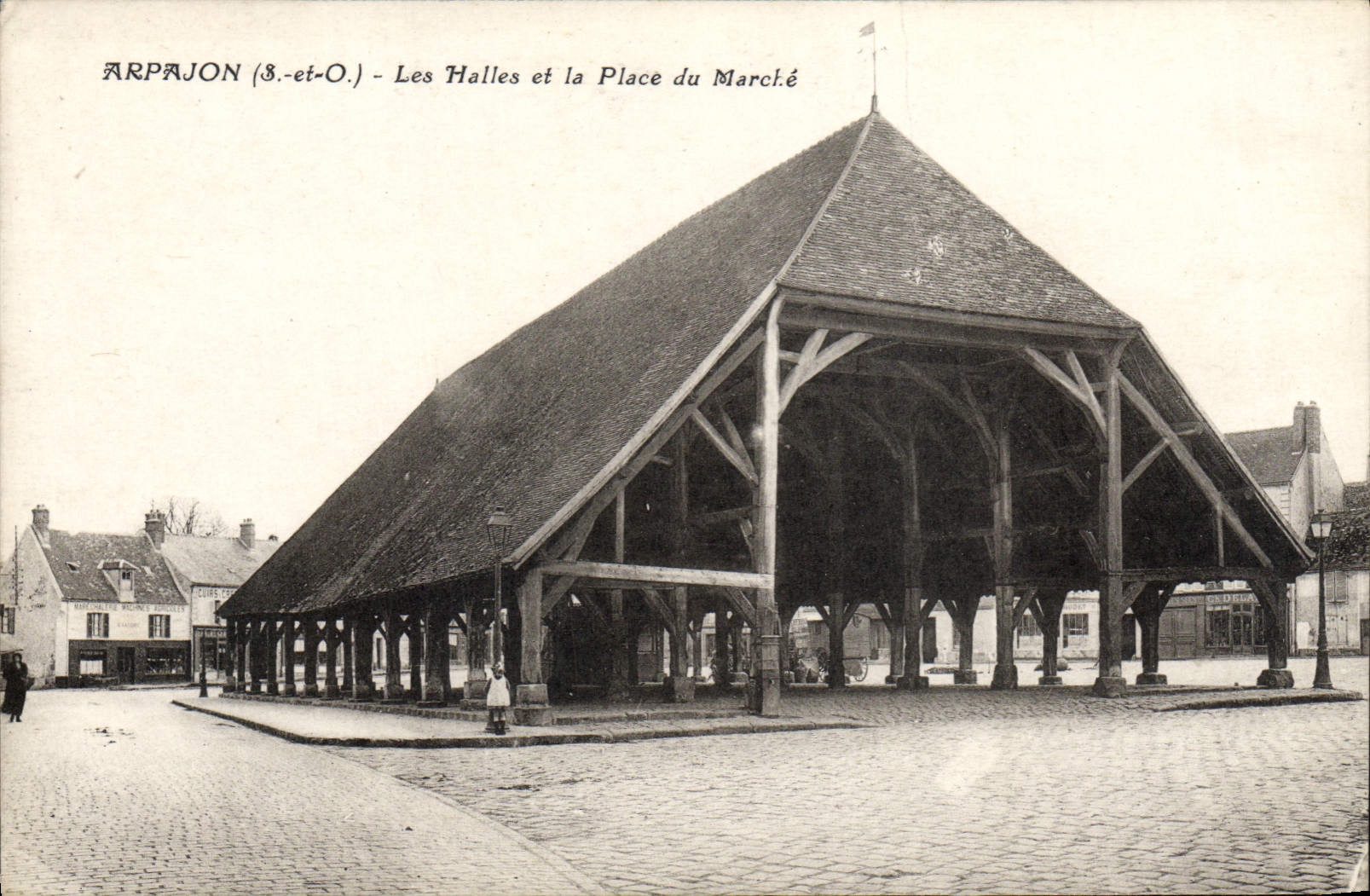 CPA Arpajon Les Halles Et La Place Du Marche