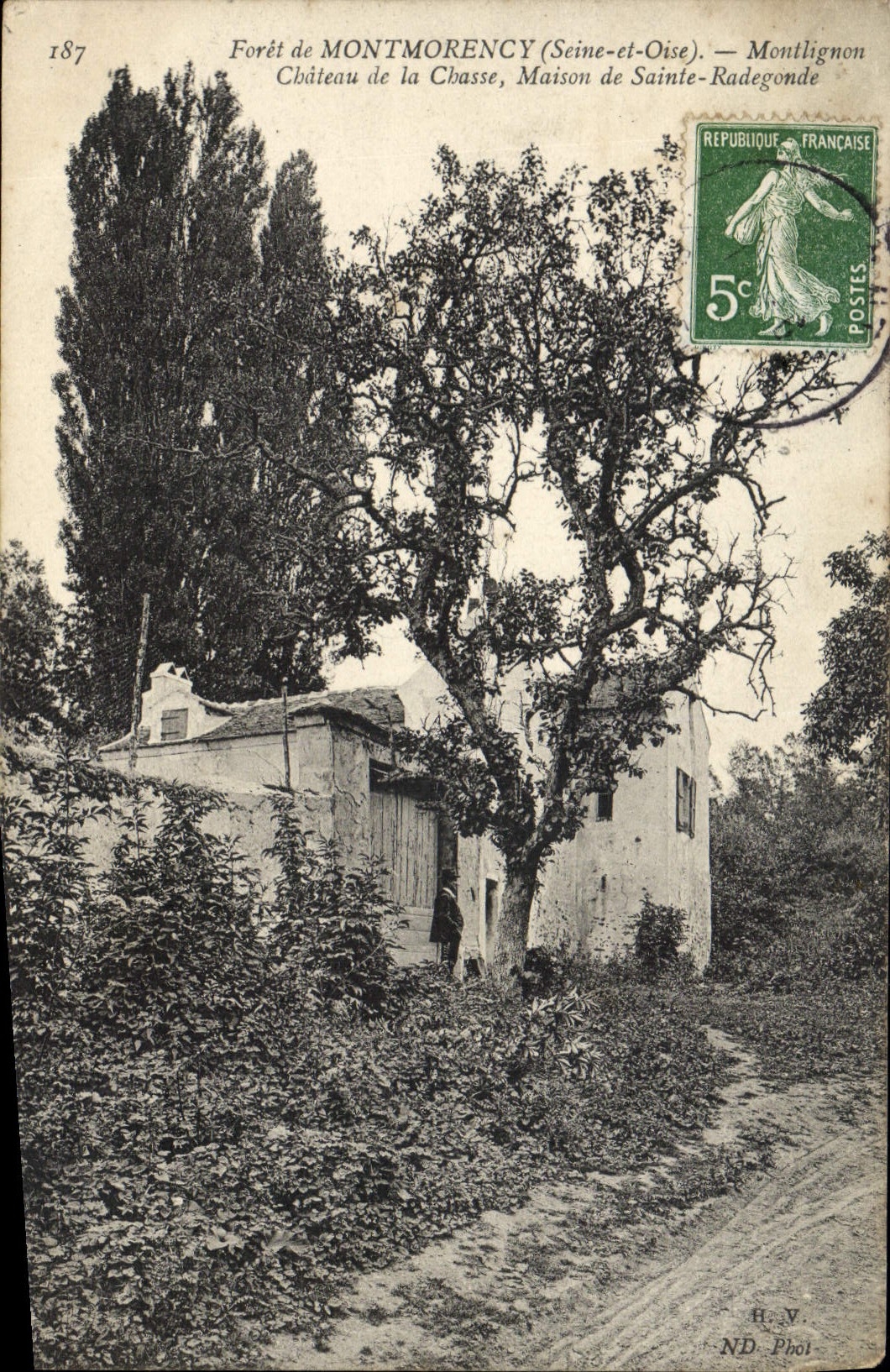 Forêt de MONTMORENCY (Seine-et-Oise) — Château de la Chasse, Maison de Sainte-Radegonde — H.N. Phot.