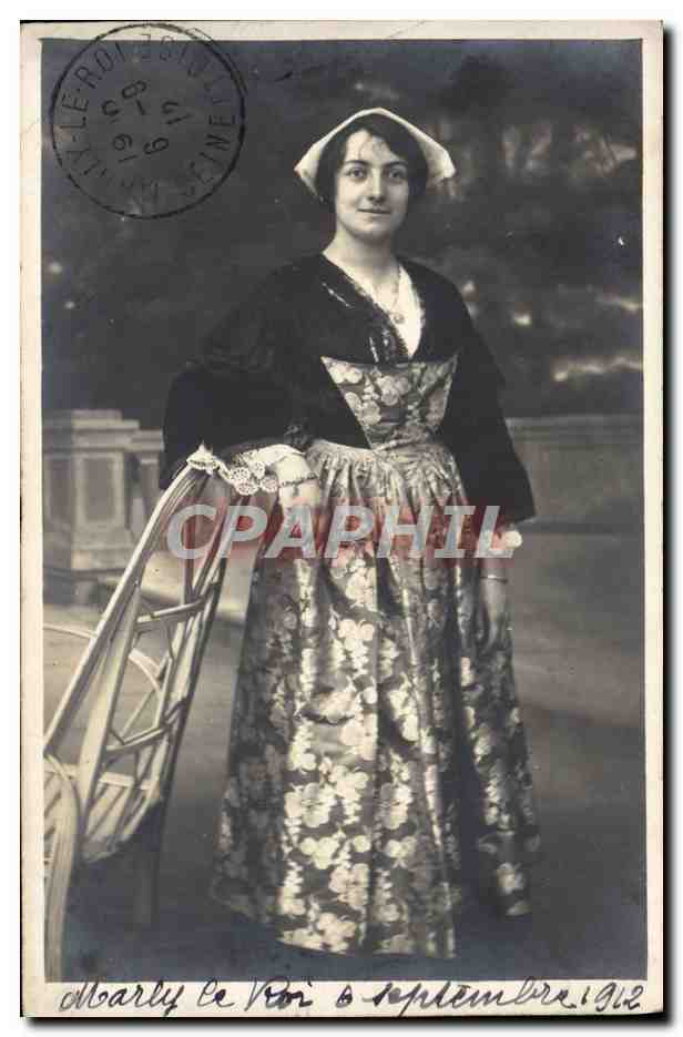 CPA Femme Folklore Marly le Roi 1912