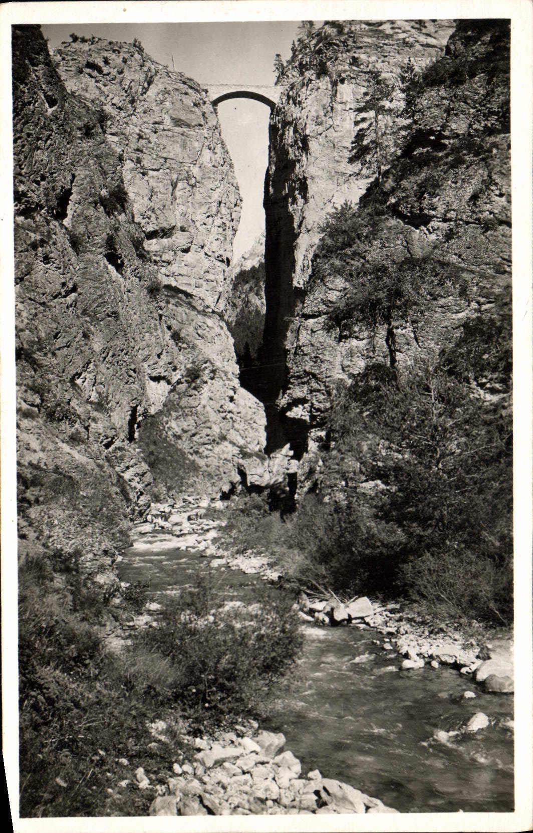 Pont du Châtelet — St-Paul-l'Ubaye (B.A.) Alt. 1470 m. — La Route des Alpes