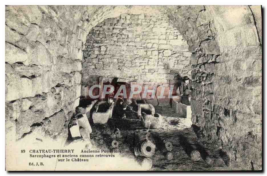 Château-Thierry — Ancienne poudrière avec sarcophages et anciens canons retrouvés — Ed. J.B. n°89