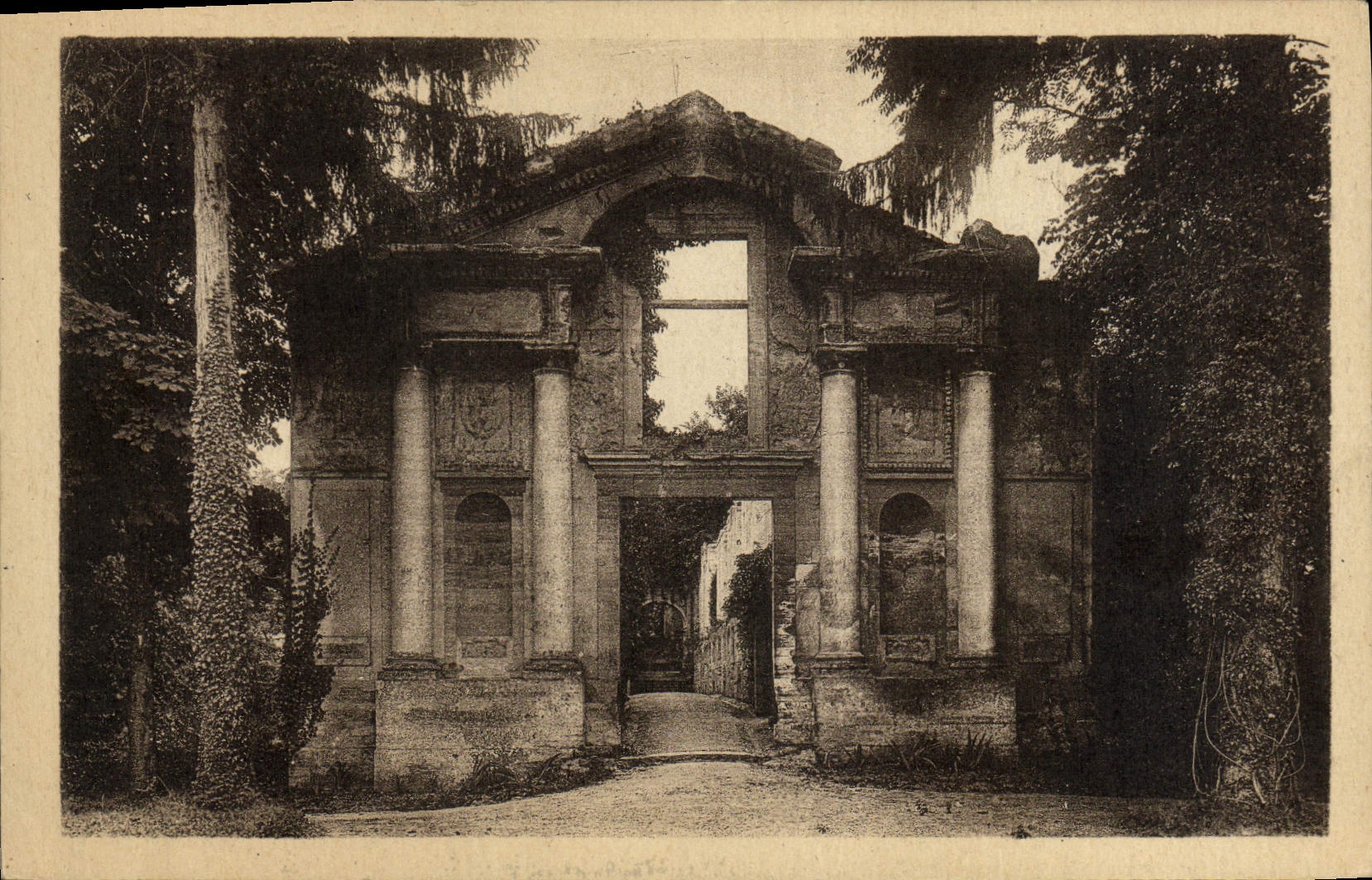 Château de FÈRE-en-TARDENOIS — Porte Jean-Goujon — Établissements Léonard