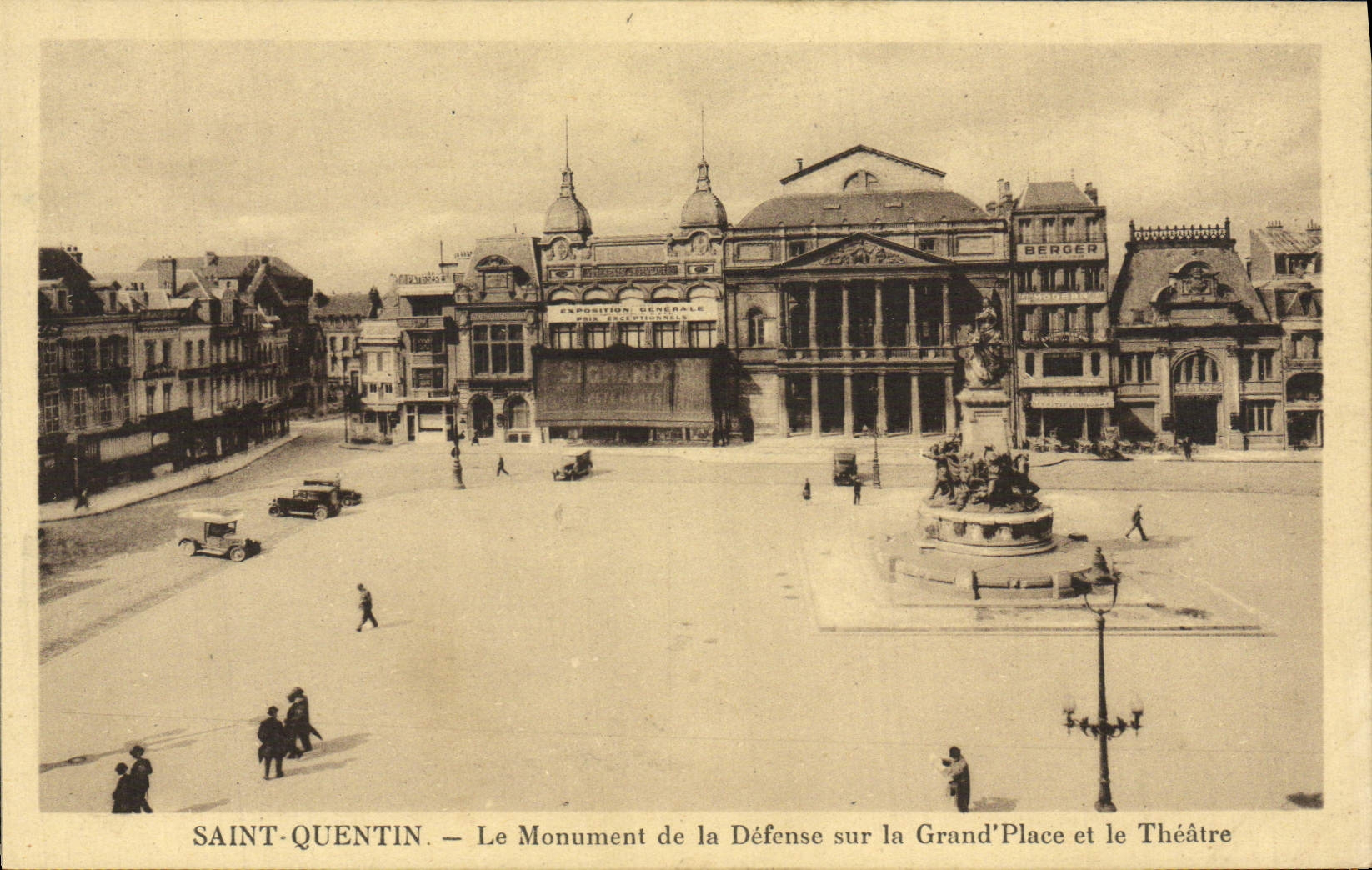 CPA Saint Quentin Le monument de la defense sur la Grand place et le theatre 