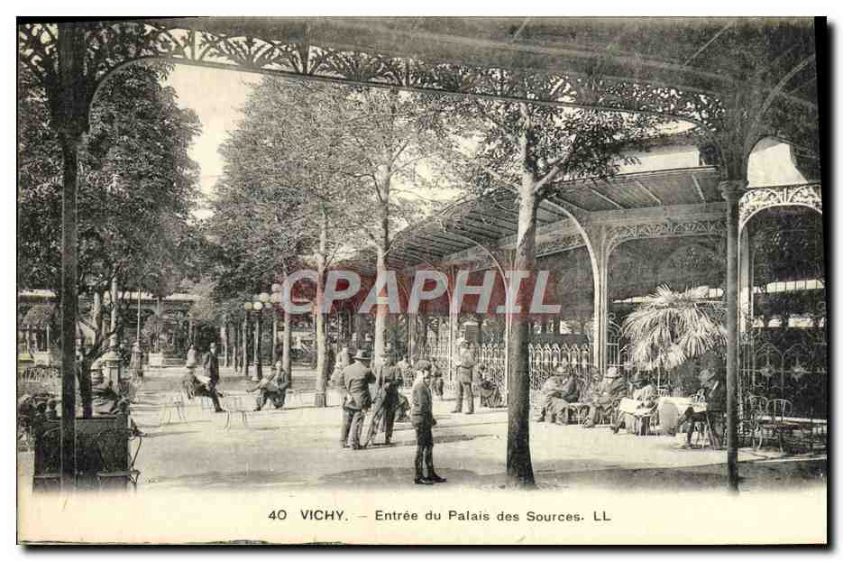 CPA Vichy Entree du palais des sources