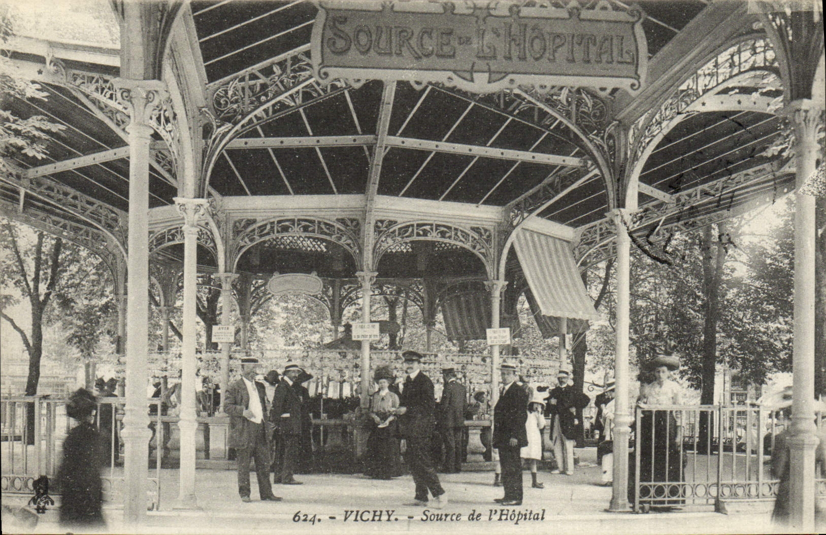 CPA Vichy Source de l'hopital