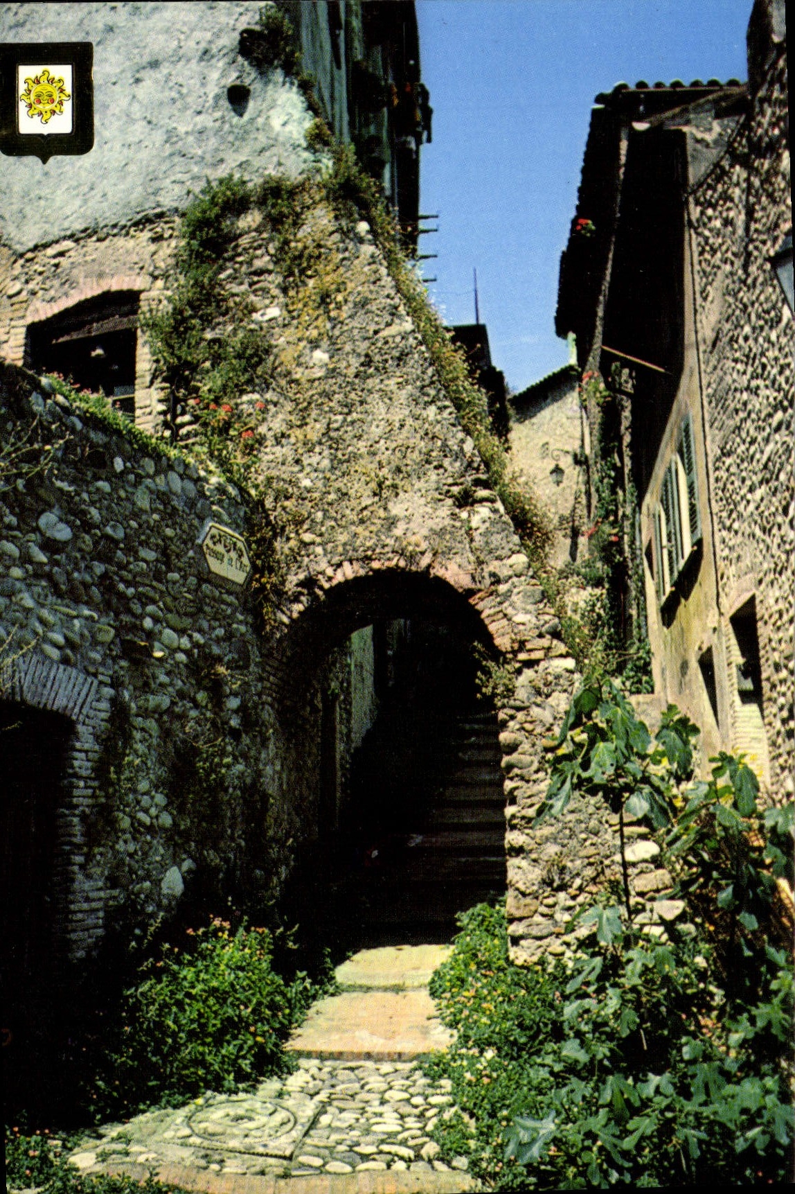 Arrière pays de la Côte d'Azur — Vieille rue pittoresque — Riviera-Diffusion, n° 5417