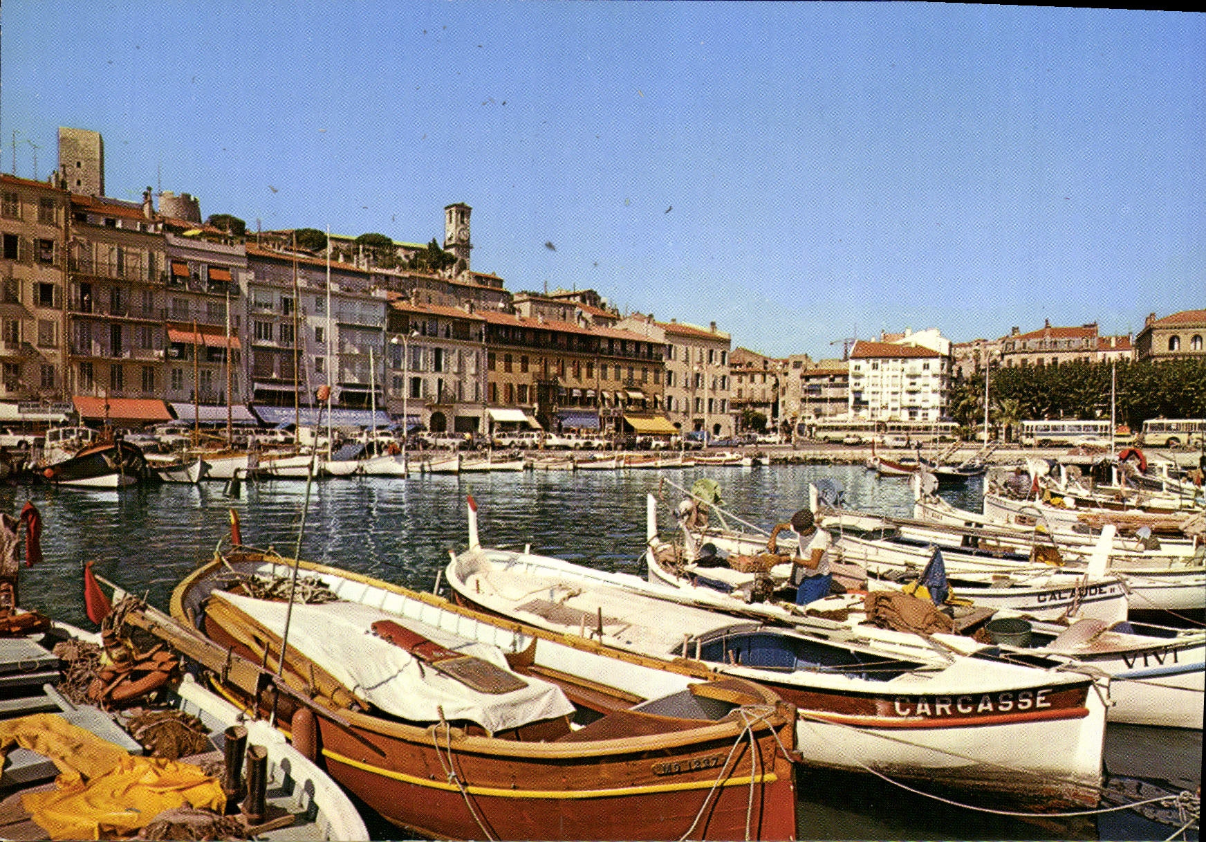 CPM Cannes Un Coin Du Port Le Quai St Pierre Et Le Suquet Bateaux 