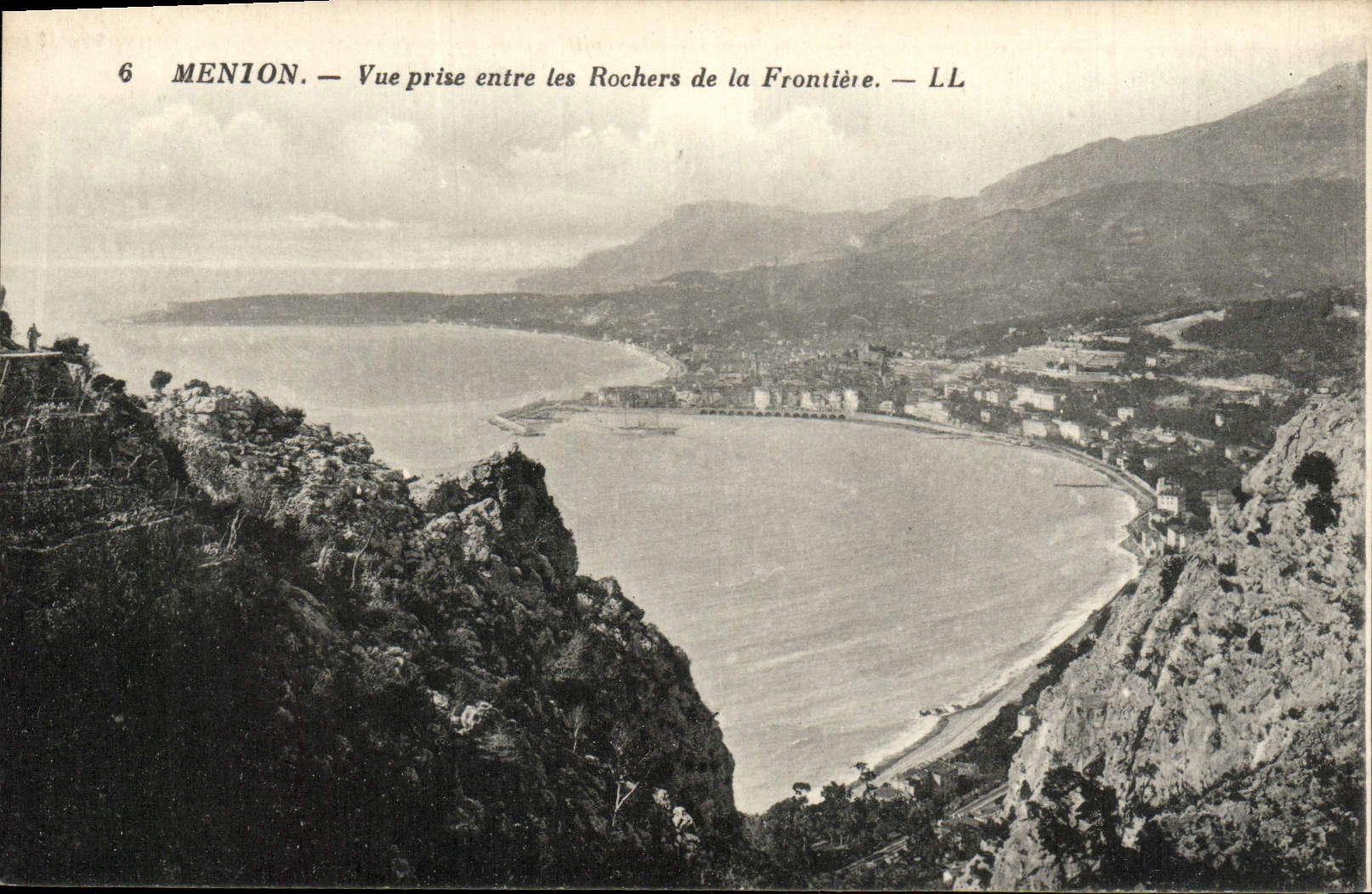 CPA Menton Vue Prise Entre Les Rochers De La Frontiere