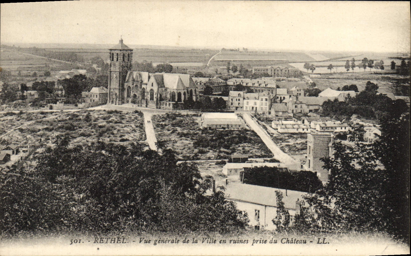 CPA Rethel Vue Generale De la Ville En Ruines Prise Du Chateau Militaria