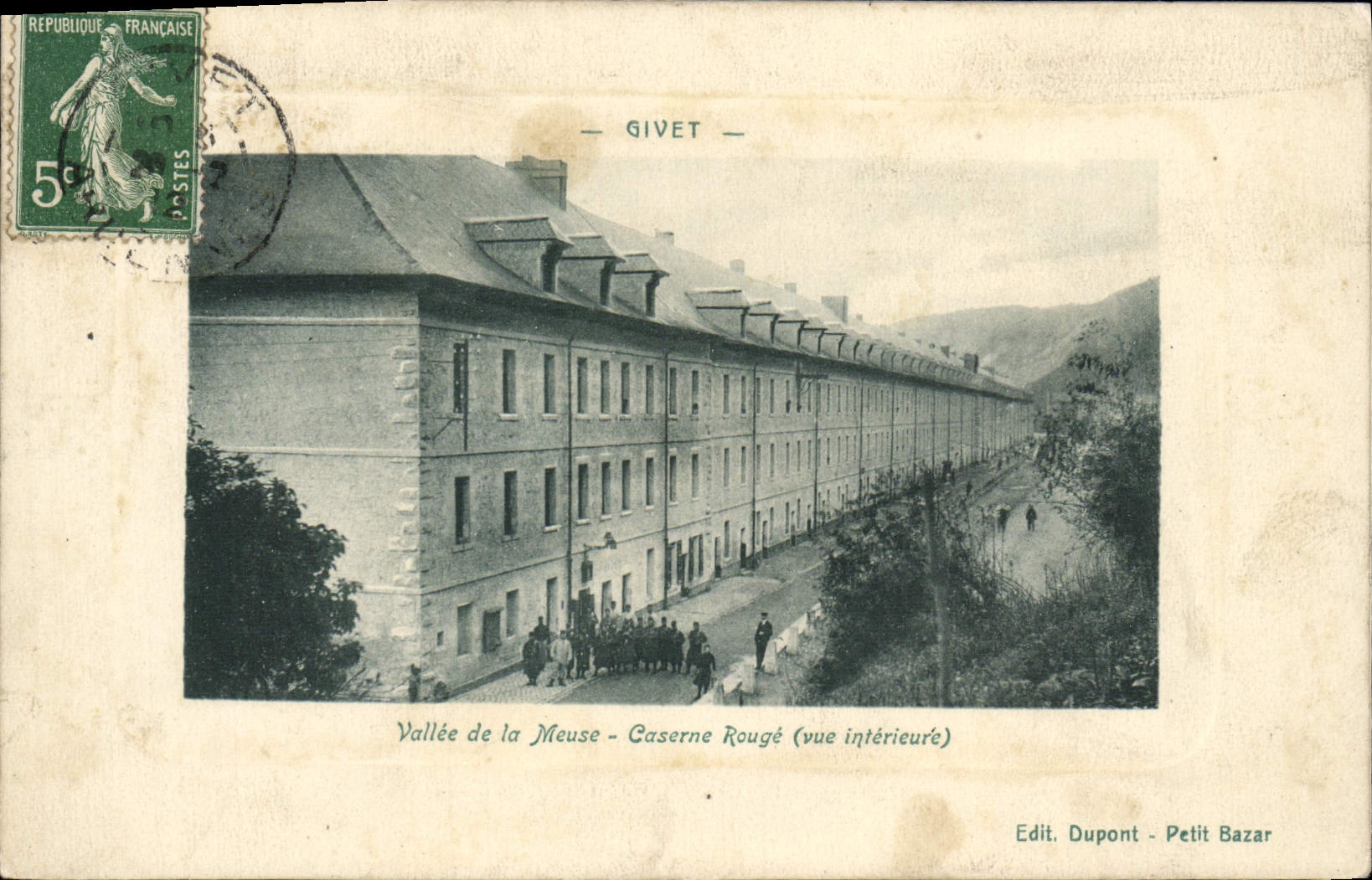 CPA Givet Vallee De la Meuse Caserne Rouge Militaria