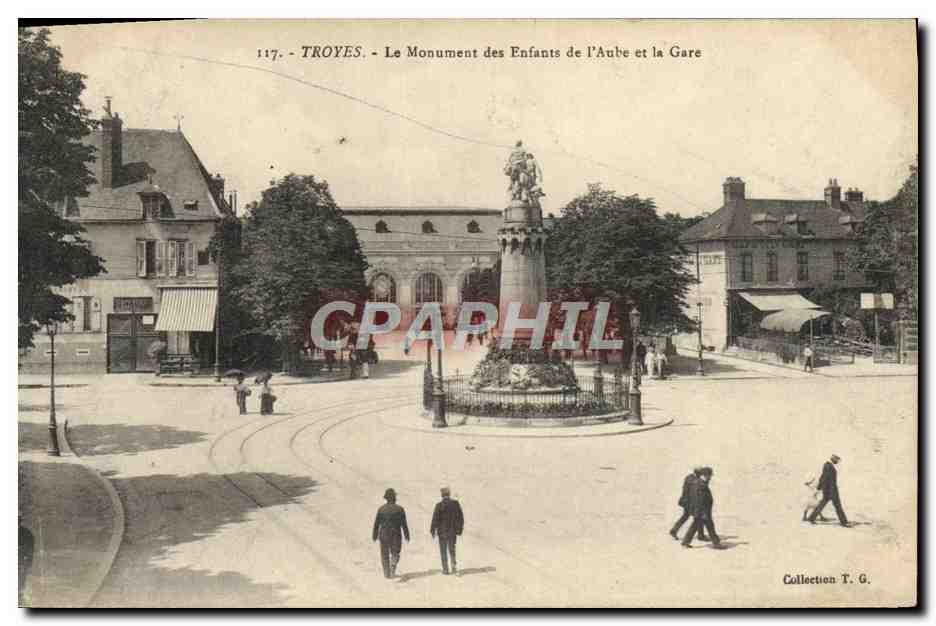 Troyes - Le Monument des Enfants de l'Aube et la Gare