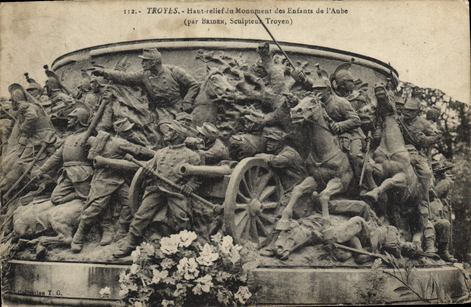 CPA Troyes Haut Relief Du Monument Des Enfants De l'Aube