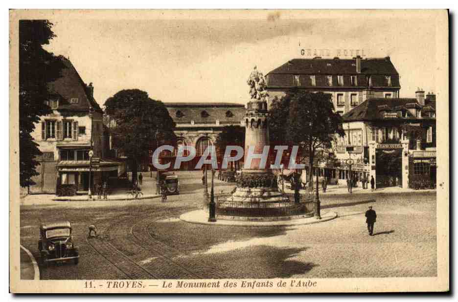 CPA Troyes Le Monument Des Enfants De l'Aube