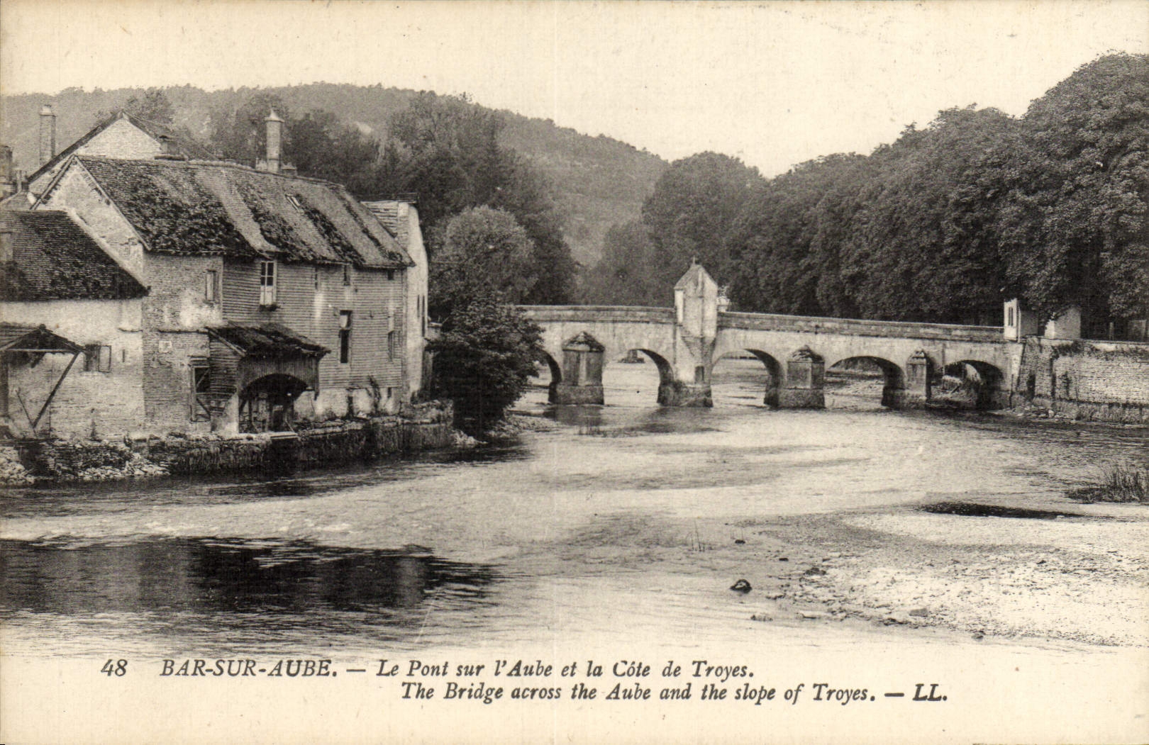 Bar-sur-Aube — Le Pont sur l'Aube et la Côte de Troyes — LL