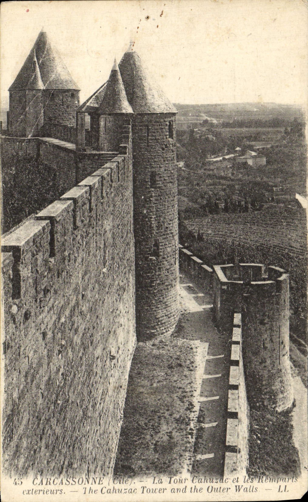 CPA Carcassonne La Tour Cahuzac Et Ls Remparts Exterieurs