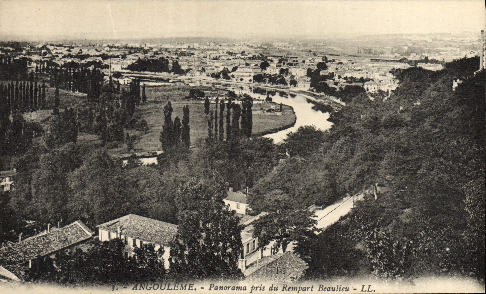 Angoulême - Panorama pris du Rempart Beaulieu - LL.