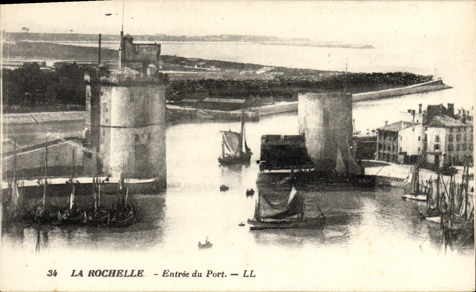 CPA La Rochelle Entree Du Port Bateaux