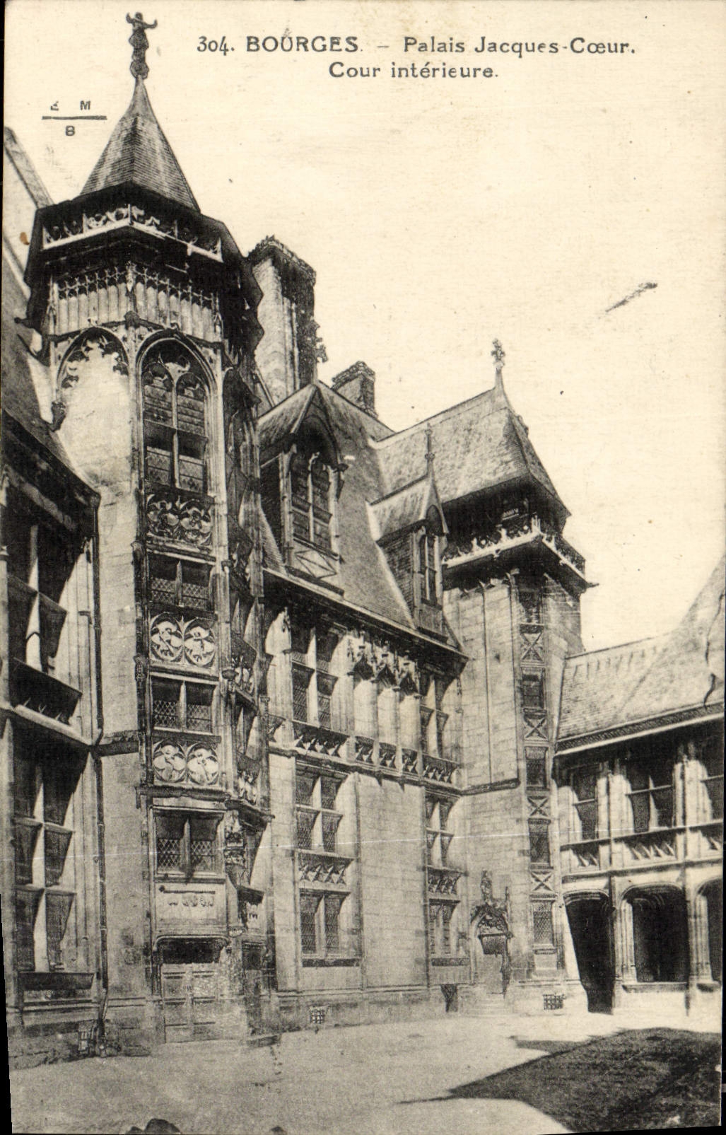Bourges — Palais Jacques-Cœur. Cour intérieure — E. Maquinier, édit. Bourges, n° 304