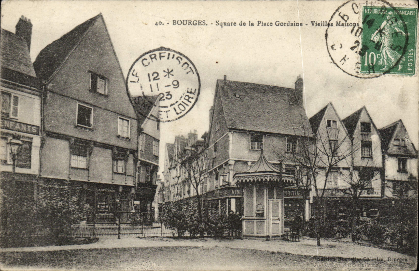 CPA Bourges Square de la Place Gordaine Vieilles maisons 