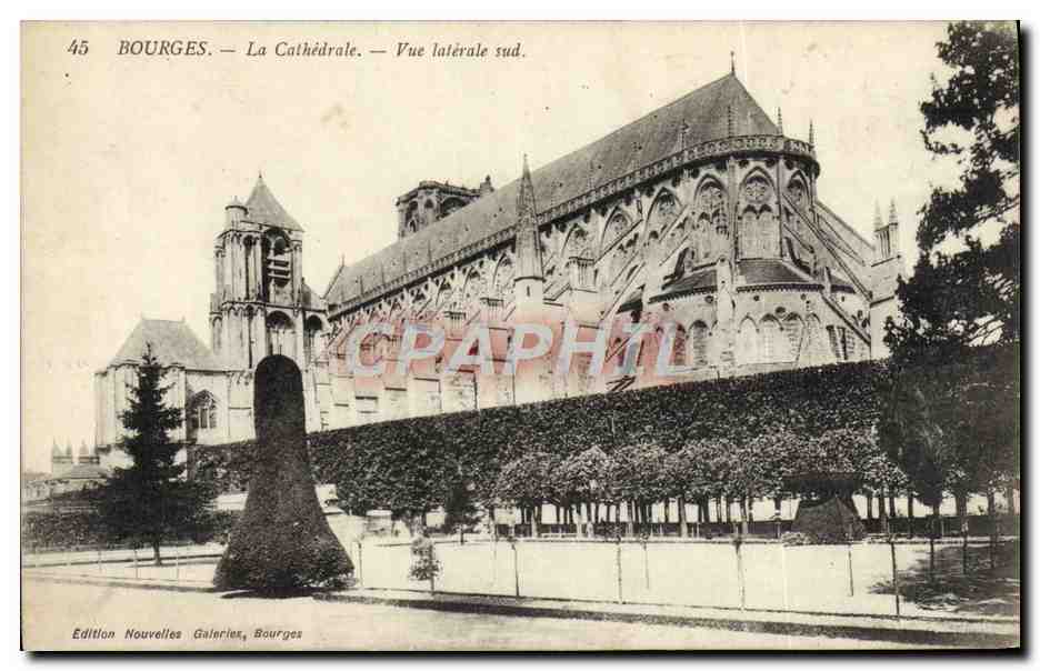 CPA Bourges La Cathedrale Vue Laterale sud