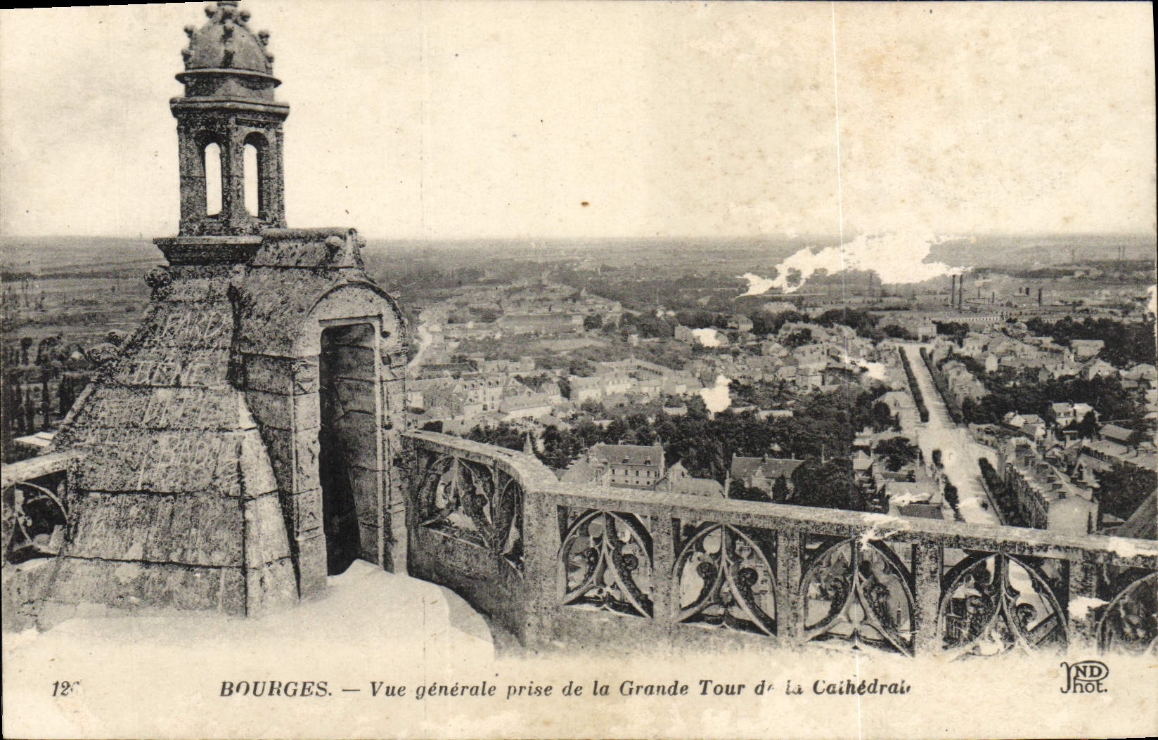 Bourges — Vue générale prise de la Grande Tour de la Cathédrale — JND Phot.
