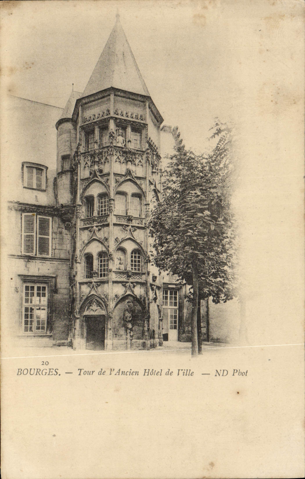 CPA Bourges Tour de I'Ancien Hotel de ville
