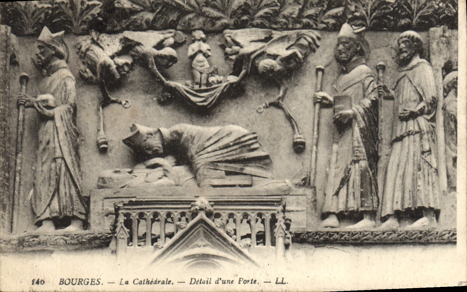 CPA Bourges La Cathedrale Detail d'une porte 