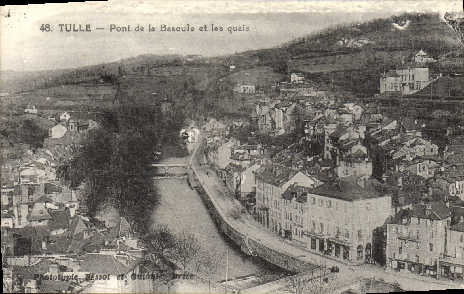CPA Tulle Pont de la Bascule et les quais