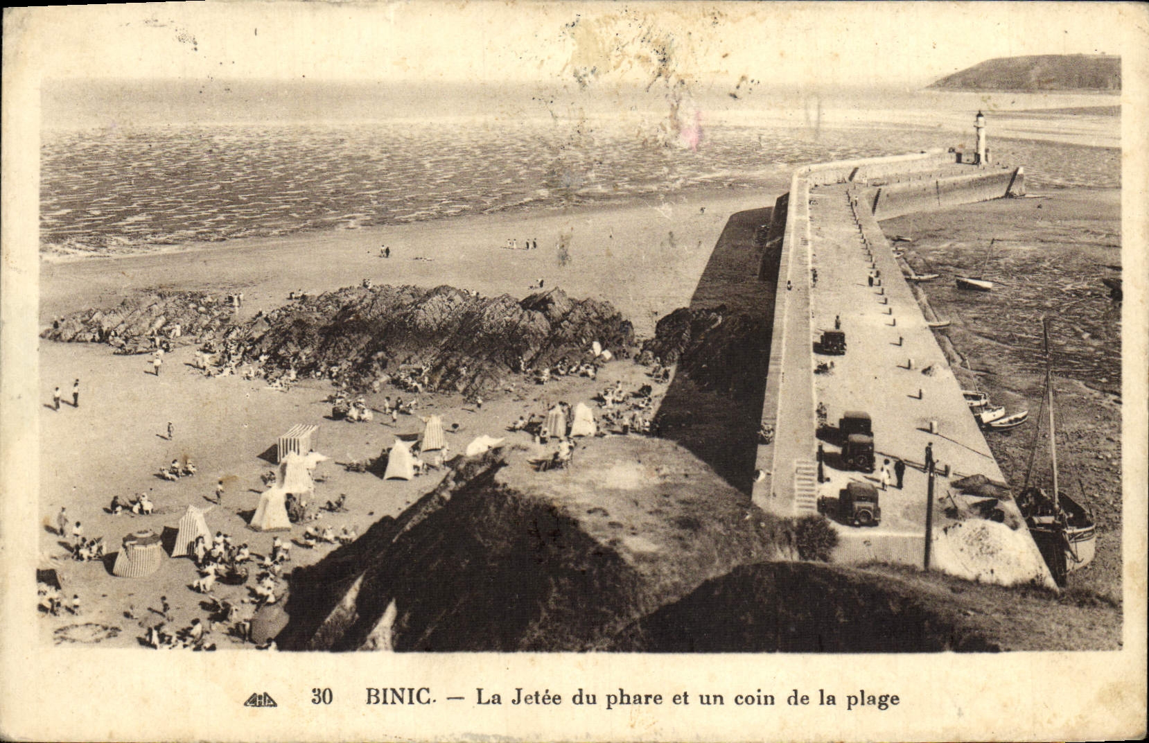 Binic — La Jetée du phare et un coin de la plage — Frassou de Chil Tigreis