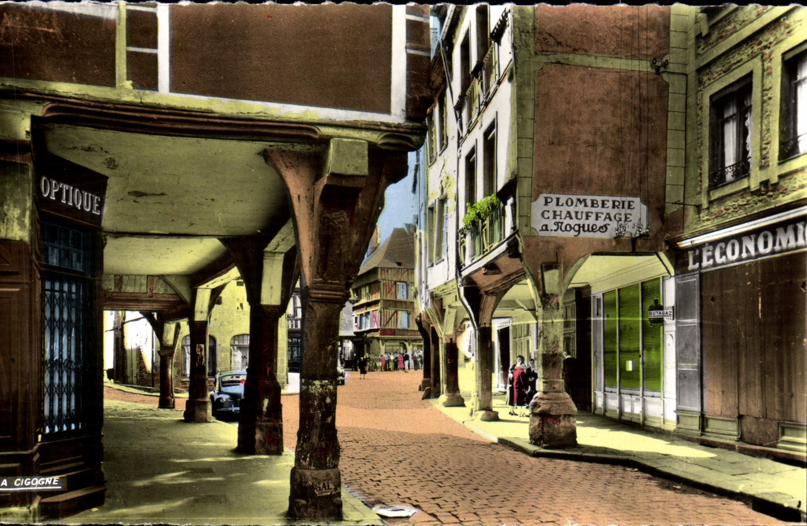 CPM Dinan Vielles Maisons moyennageuses et rue des Cordeliers Optique Plomberie