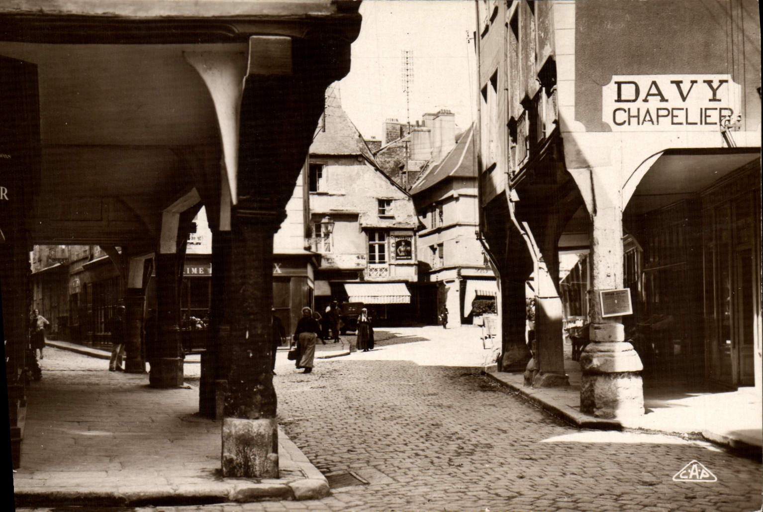 Vieilles maisons, rue des Cordeliers — Dinan — éditeur C.P. Strashbourg, n°27