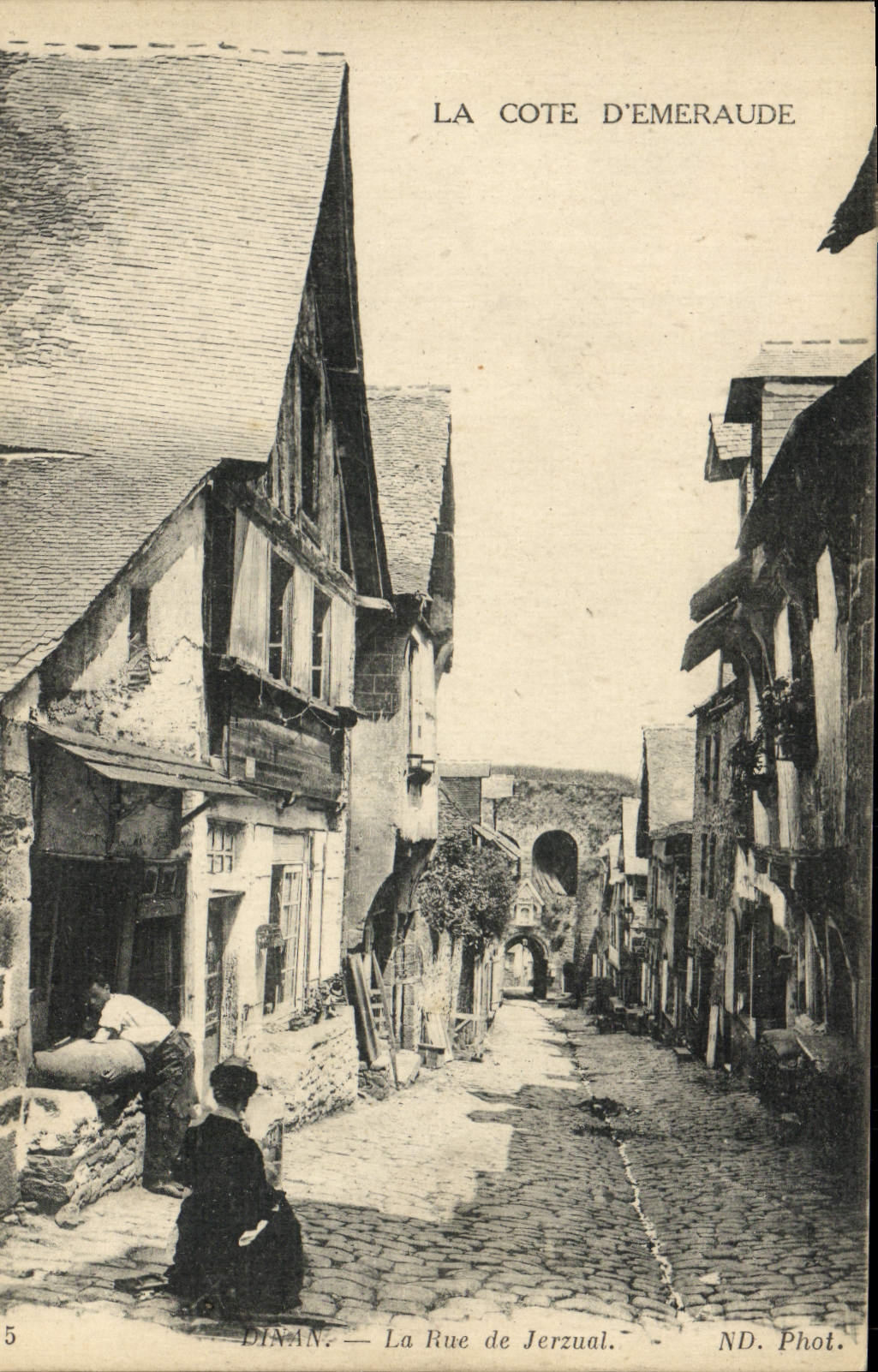 Dinan — La Rue de Jerzual — La Cote d’Emeraude — ND. Phot.