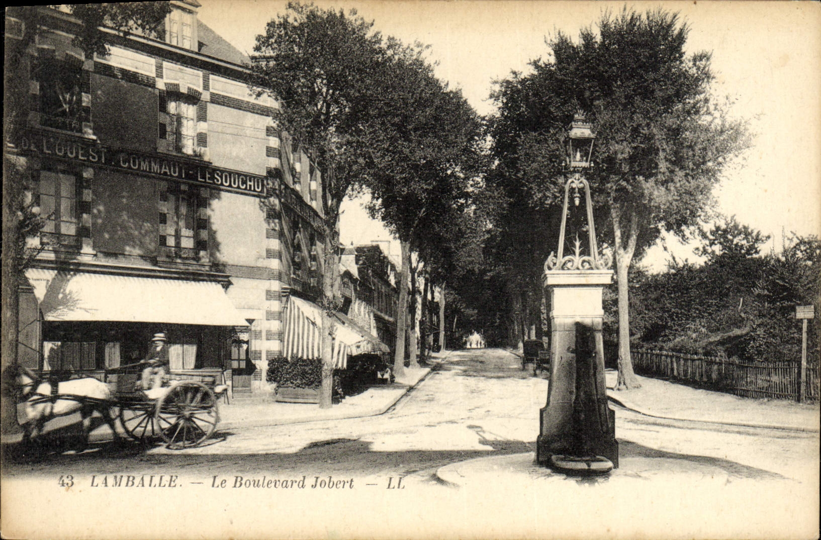 CPA Lamballe Le Boulevard Jobert Hotel de l'Ouest Commaut Lesouchou Attelage 
