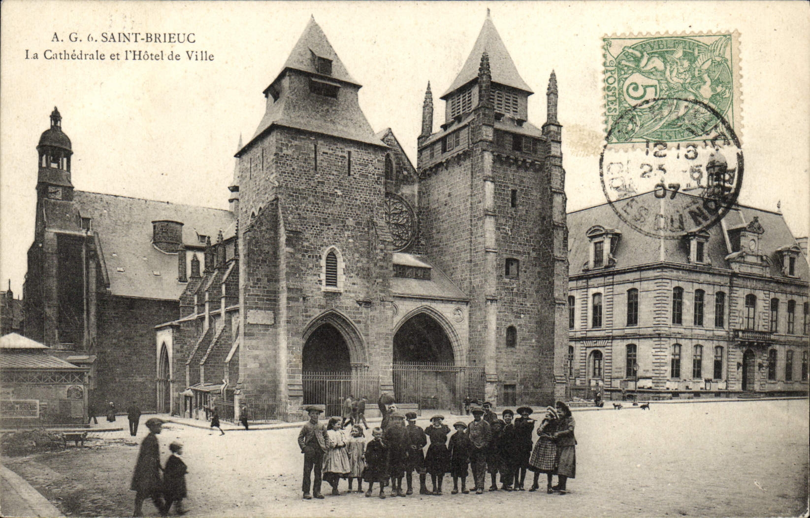 Saint-Brieuc — La Cathédrale et l'Hôtel de Ville — A.G. 6