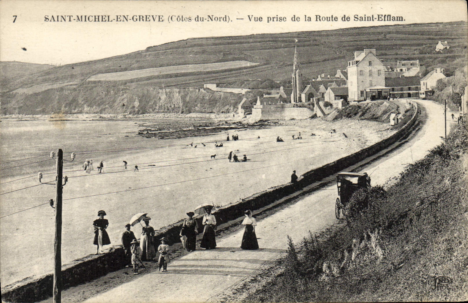 Saint-Michel-en-Grève (Côtes-du-Nord) — Vue prise de la Route de Saint-Efflam.