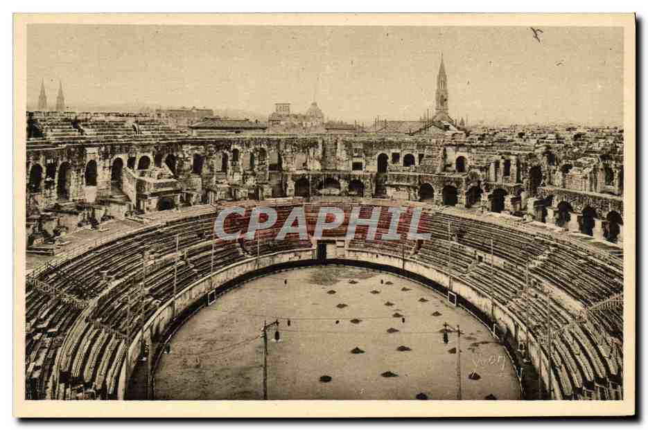Nîmes (Gard) — L'Intérieur des Arènes — Les Éditions d'Art Yvetot