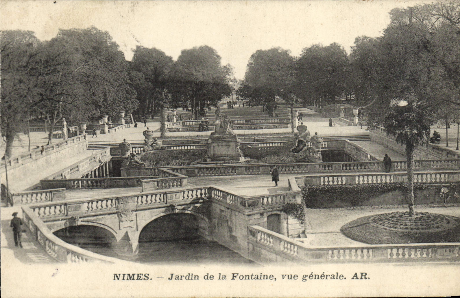Nîmes — Jardin de la Fontaine, vue générale — AR.