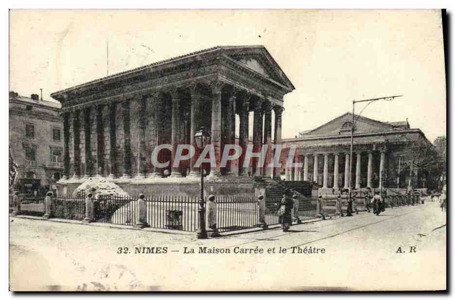 CPA Nimes La Maison Carree Et Le Theatre