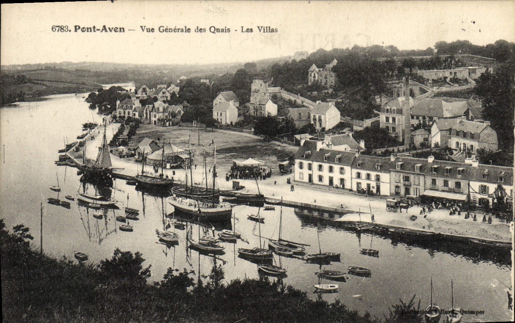 CPA Pont Aven Vue Generale des Quais Les Villas Cirque Bateaux