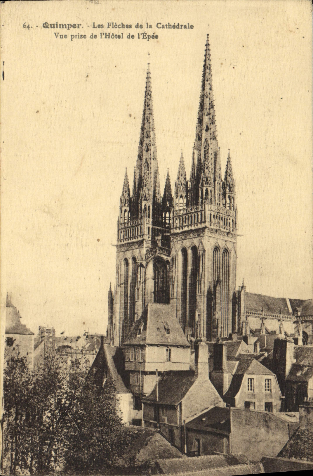 CPA Quimper Les Fleches de la Cathedrale Vue prise de l'Hotel de l'epee
