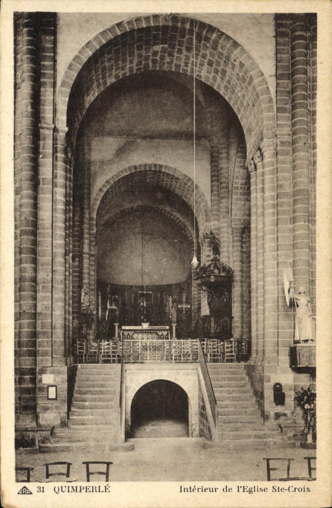 CPA Quimperle Interieur de L'Eglise Ste Croix Christ