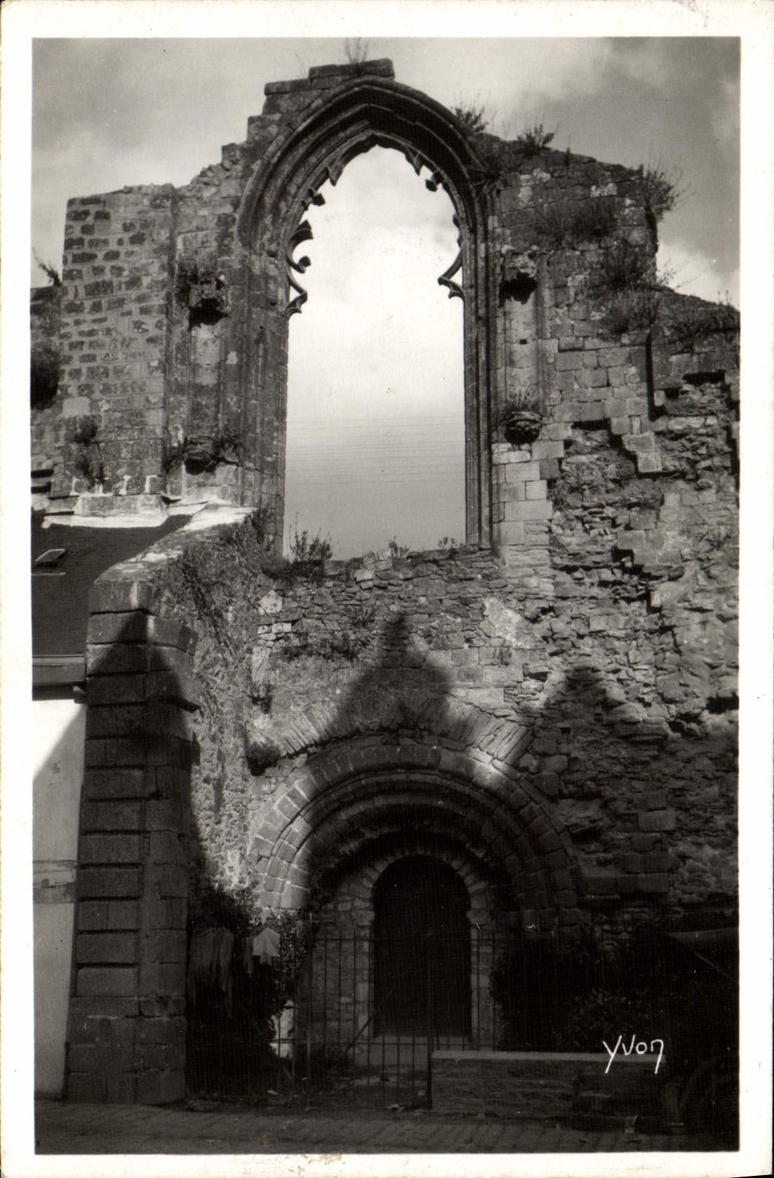 CPM Quimperle Ruines de l'Eglise Saint Colomban