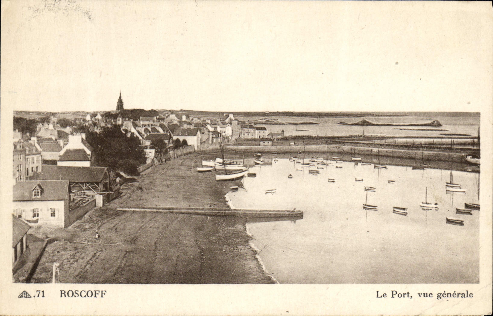 CPA Roscoff Le port Vue generale