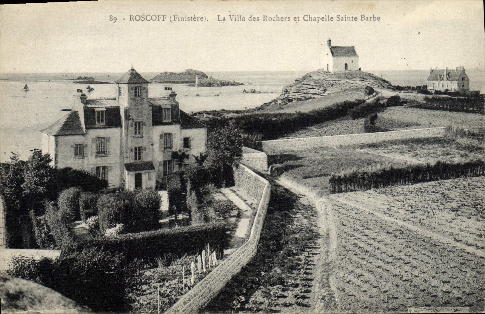 CPA Roscoff La Ville des Rochers et chapelle Sainte Barbe