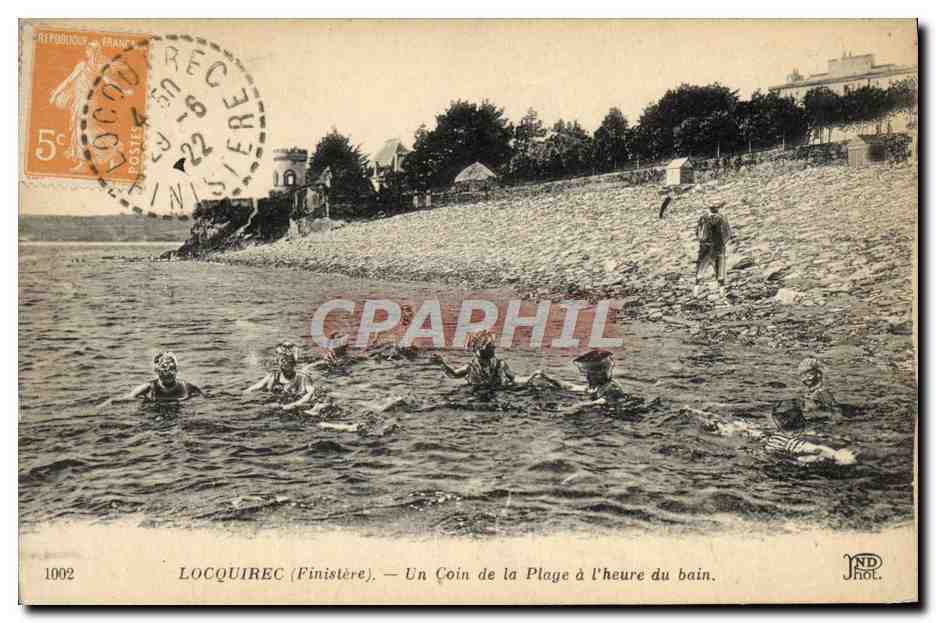 CPA Locquirec Un Coin de la Plage a l'heure du bain