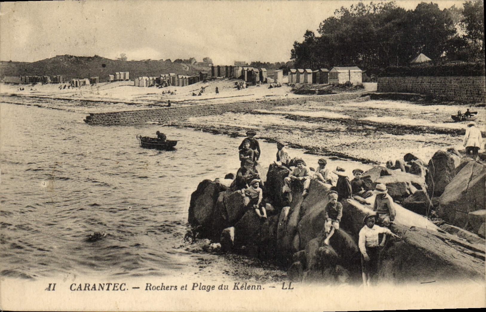 CPA Carantec Rochers et Plage du Kelenn Enfants