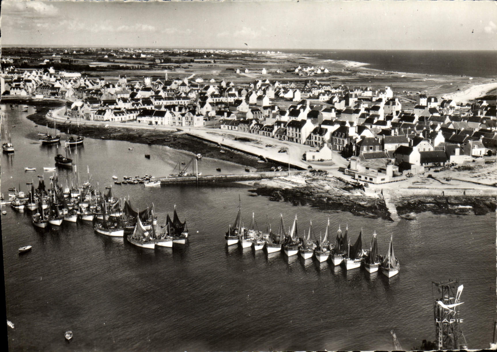 CPM Lechiagat Guilvinec Vue panoramique de Lechiagat Bateaux