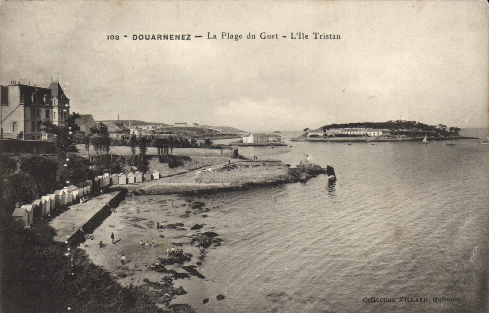 CPA Douarnenez La Plage du Guet L'Ie Tristan